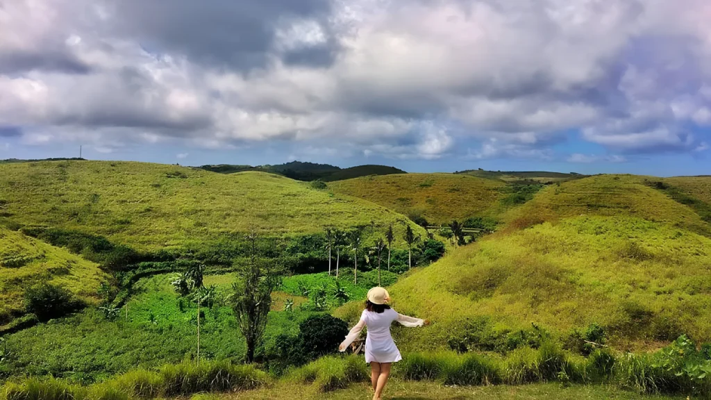 Green rolling landscape view at Teletubbies Hill Nusa Penida during East Nusa Penida Tour